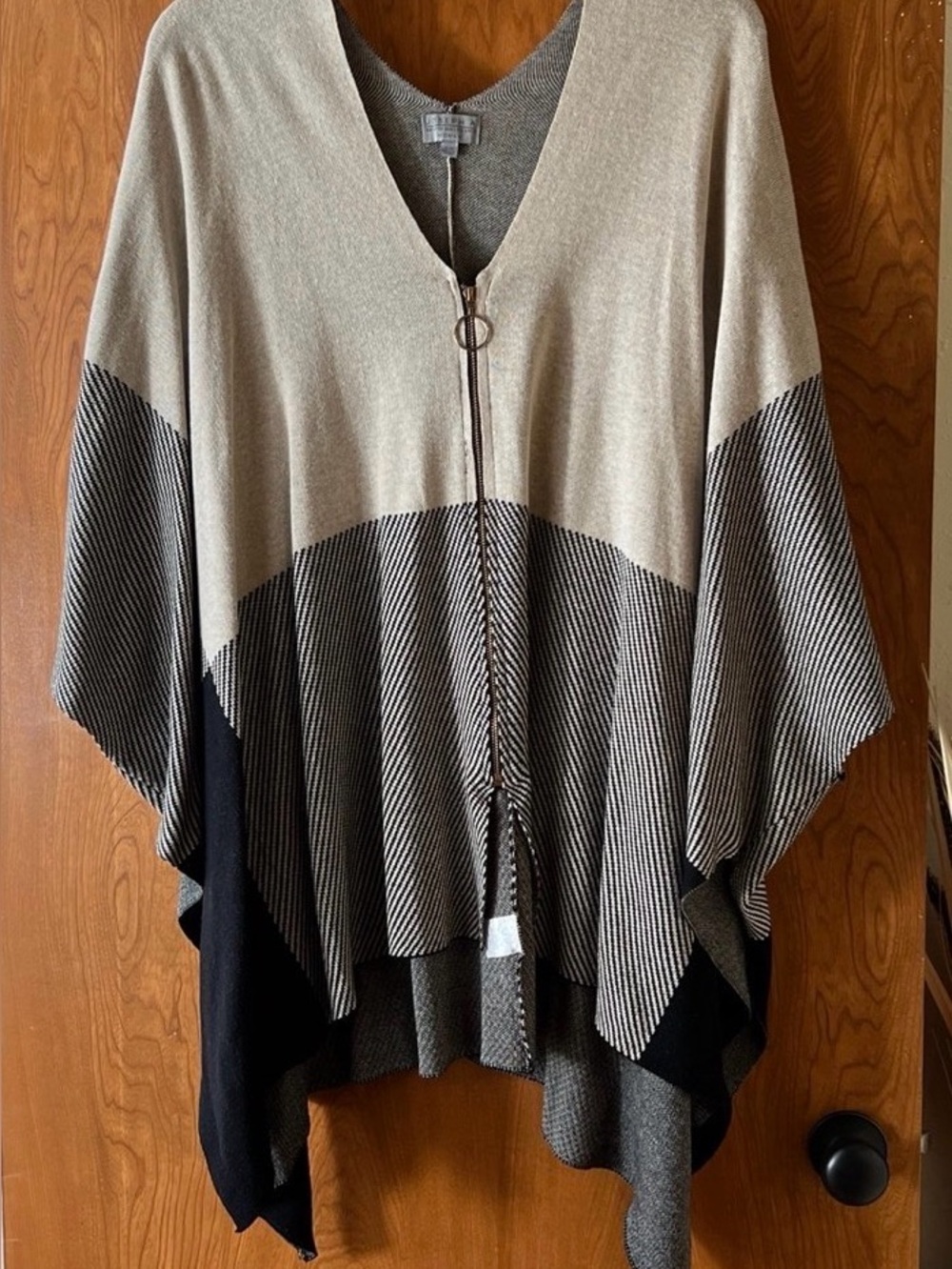 Neutral Colorblock Zip-Front Women's Sweater Poncho